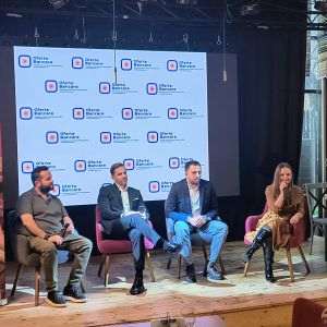 Imagine de la conferinţa ”Oferte Bancare cu iz de sărbătoare de Crăciun”, organizată de platforma Oferte Bancare